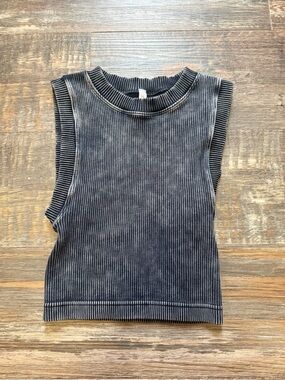 Zenana Outfitters Black Ribbed Sleeveless Crop Tank